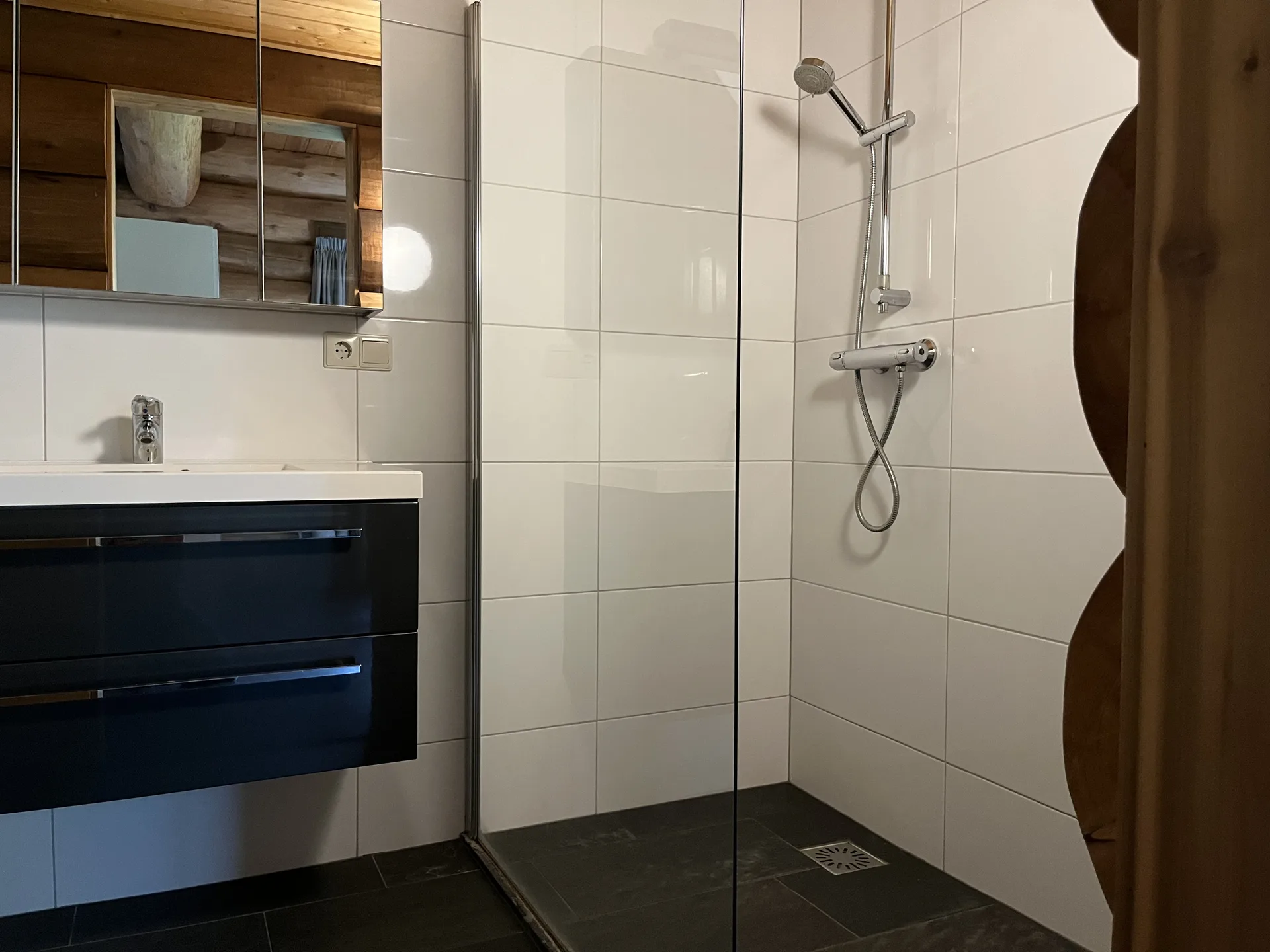 maple-leaf-badkamer-beneden-01