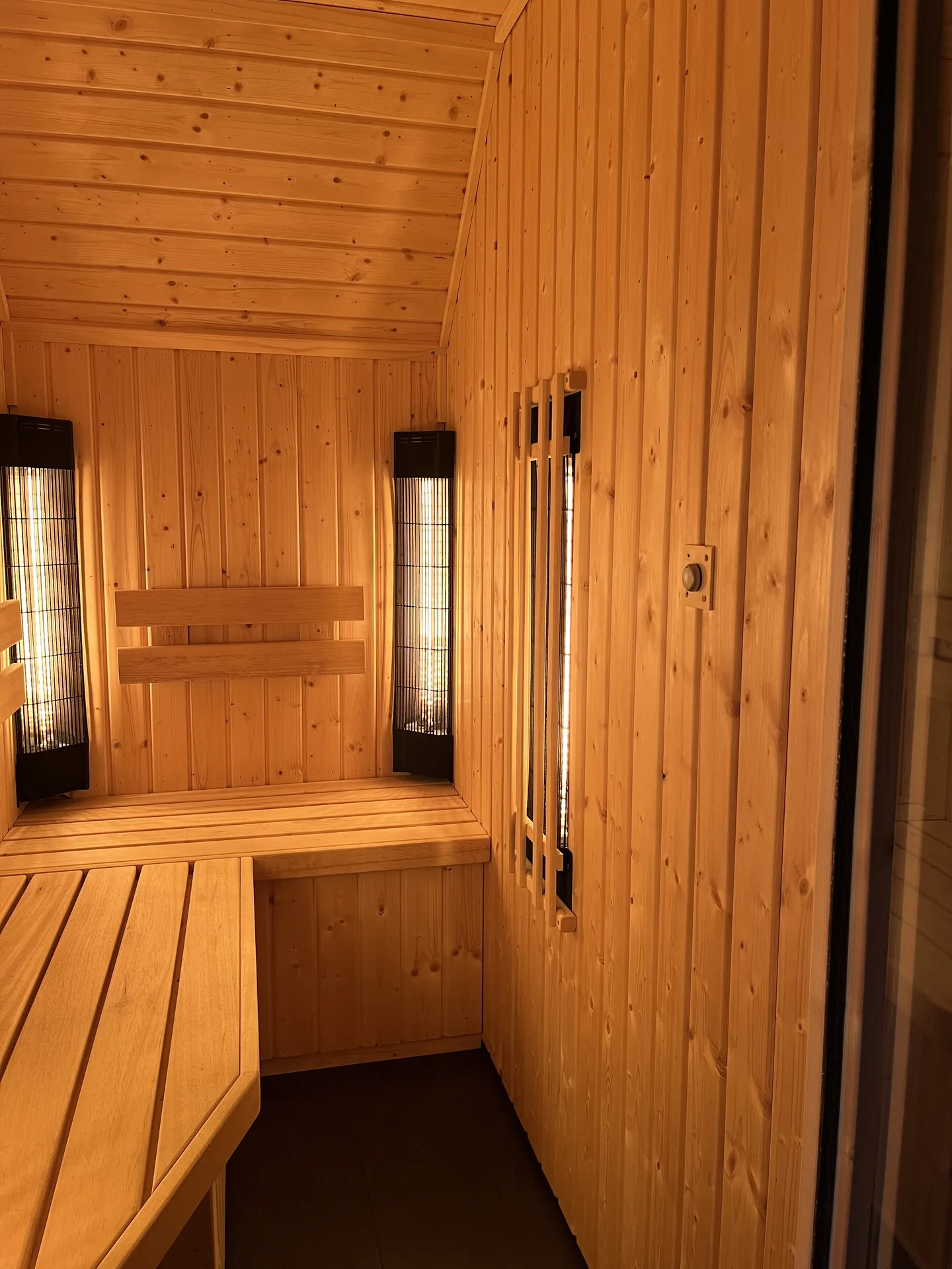 maple-leaf-sauna-02